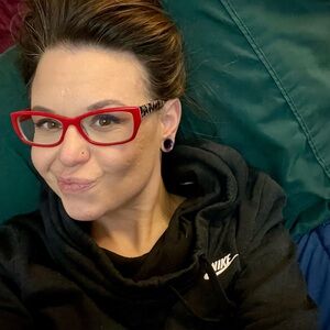 Meet your Posher, Cayci